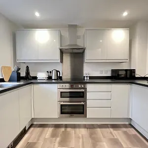 Modern 2 Bed Townhouse Just Outside Walls With Free Private Parking Holiday home York