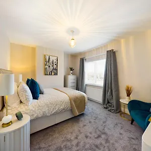 It's Broadway Baby! Great House Close To Centre Holiday home