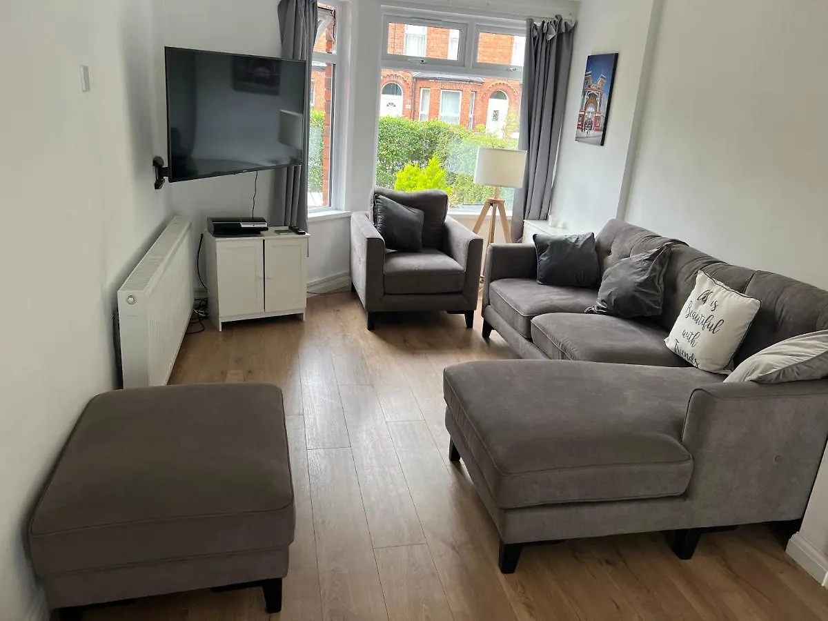 Holiday home Cheerful 2 Bedroom House With Patio And Home Office Belfast
