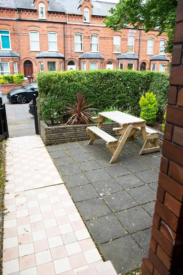 Cheerful 2 Bedroom House With Patio And Home Office Belfast